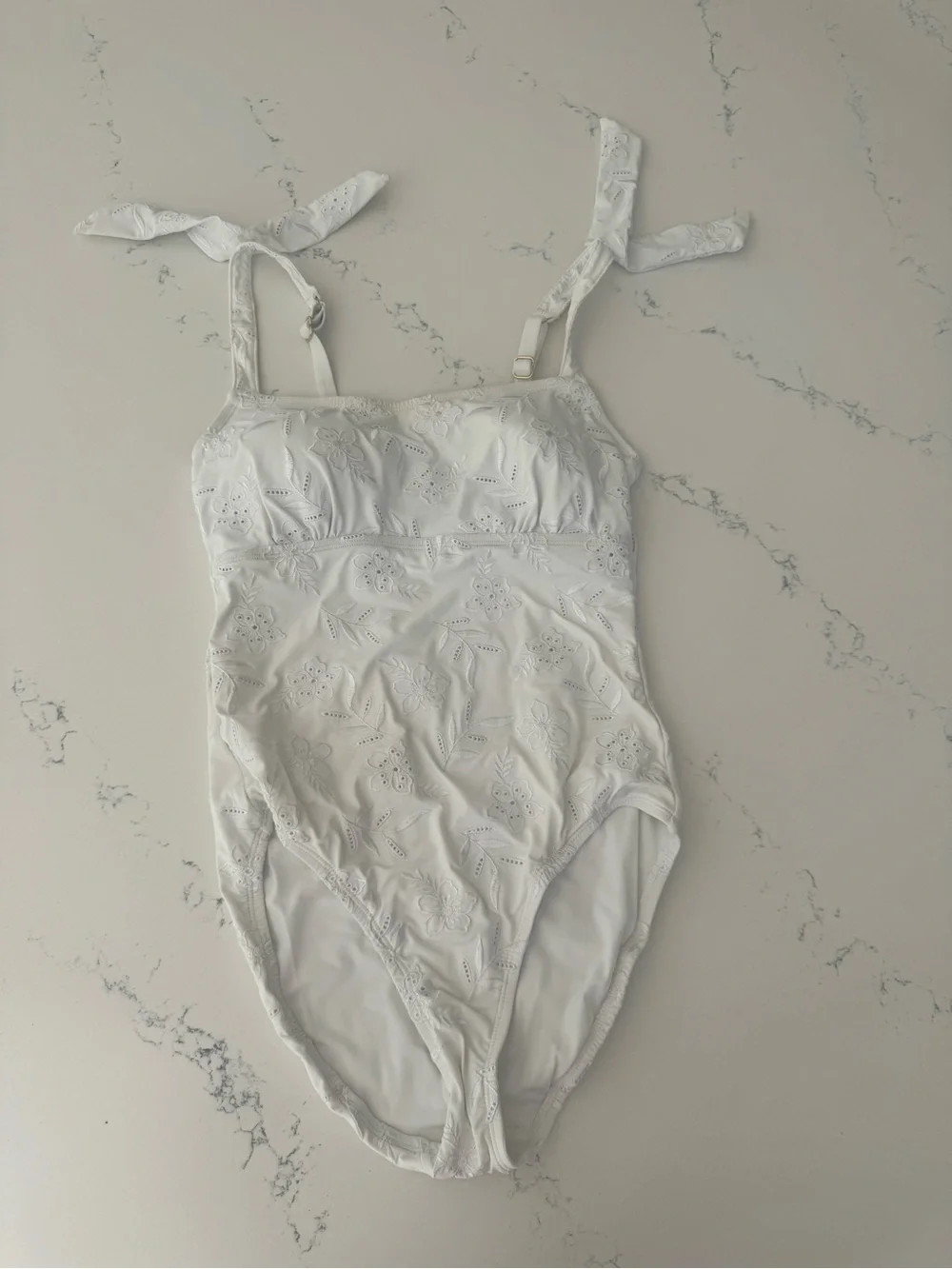 Tommy Bahama White Eyelet Hideaway One Piece Swimsuit Size 6 - Picture 2 of 5